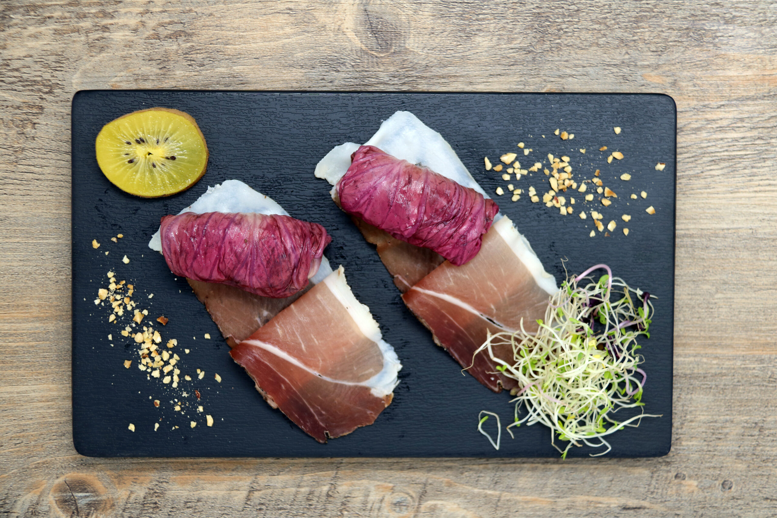 involtini di radicchio e speck